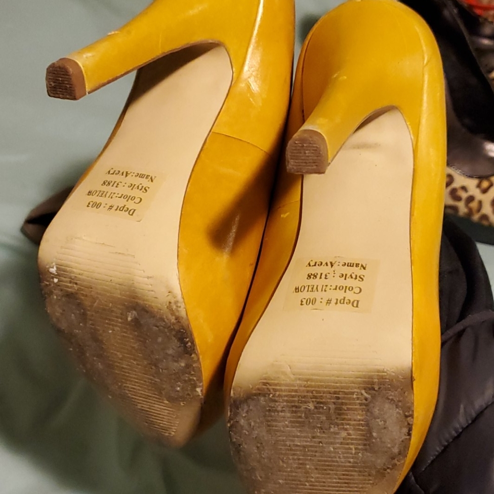 Get all 4 pair!! As is! 2 pair size 5 & 2 pair 5.5 - Picture 3 of 12